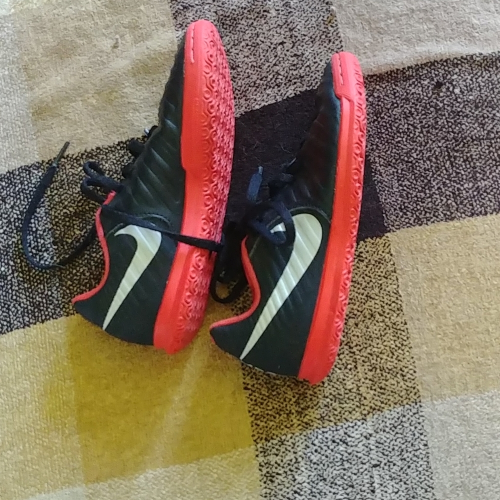Boys Size 1 indoor soccer shoes